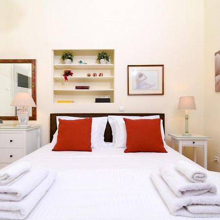 Classy Apartment In The Heart Of Atene Esterno foto