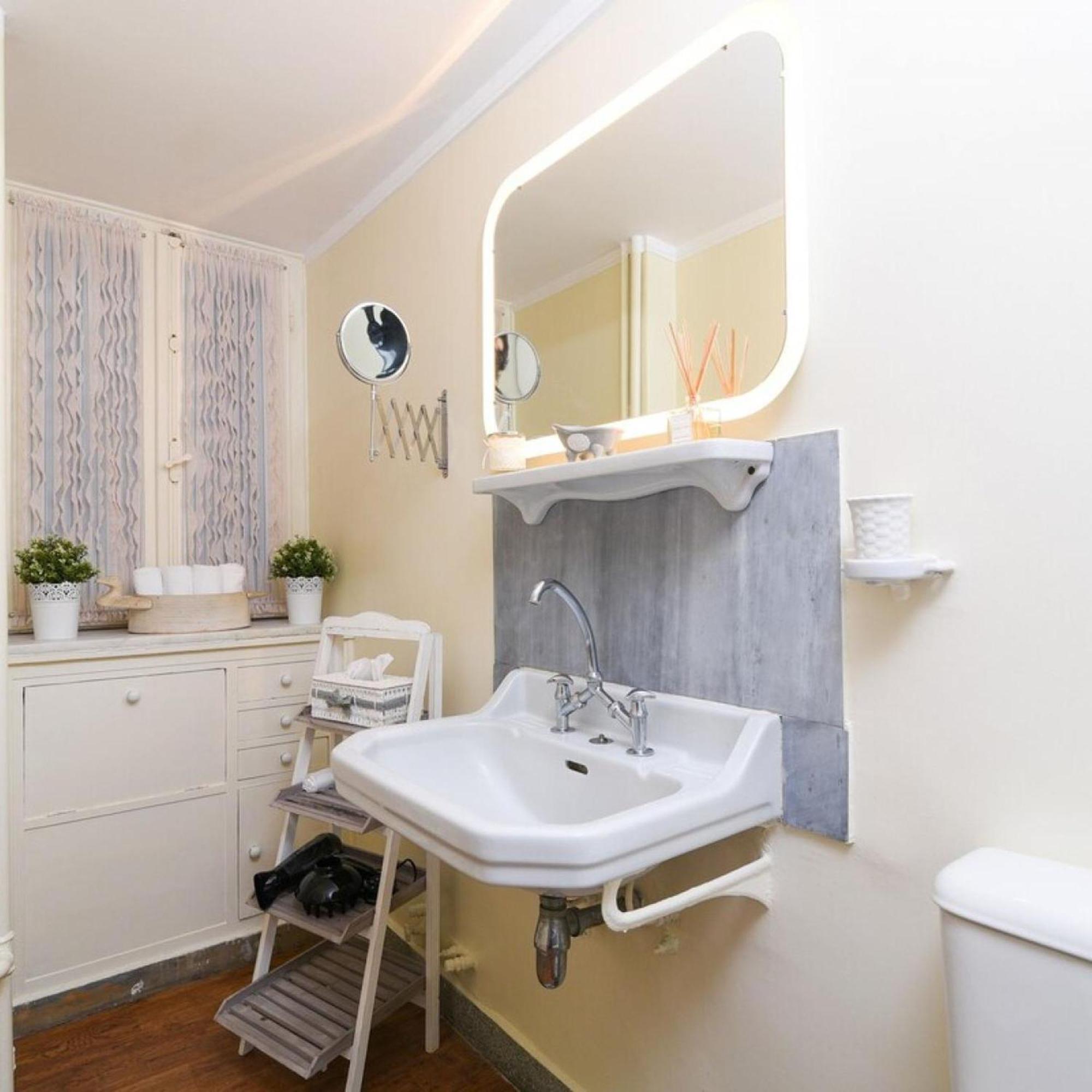 Classy Apartment In The Heart Of Atene Esterno foto